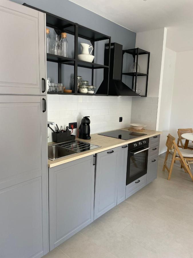 Apartment Sur La Plage Podstrana Eksteriør bilde